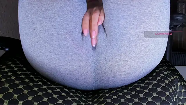 Snapshot of Cameltoe_squirt_inPants chatting on January 12, 2026, 7:35 am Cameltoe squirt inPants online show from January 12, 2026, 7:35 am