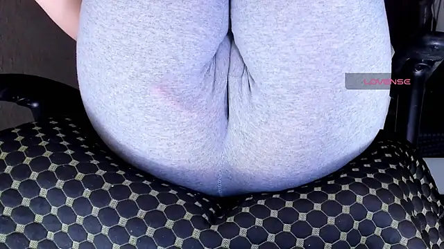 Snapshot of Cameltoe_squirt_inPants chatting on February 13, 2026, 12:12 pm Cameltoe squirt inPants online show from February 13, 2026, 12:12 pm