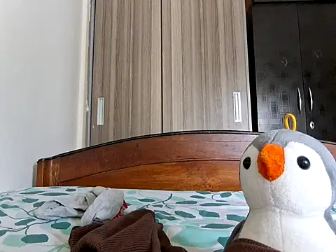 COme8989 online show from April 7, 2026, 7:09 am