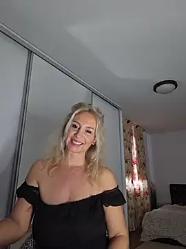 merlyn4 online show from November 13, 2025, 8:57 am