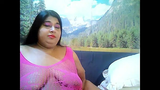 Snapshot of indianhoney694u chatting on October 13, 2025, 5:18 am indianhoney694u online show from October 13, 2025, 5:18 am