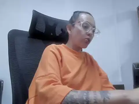 dalila macherano1 online show from October 11, 2025, 7:01 pm