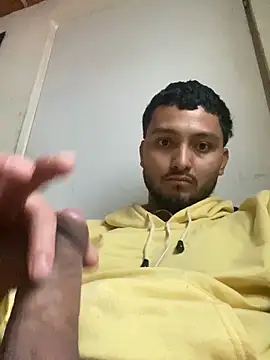 Snapshot of Casiel320 chatting on October 5, 2025, 3:32 pm Casiel320 online show from October 5, 2025, 3:32 pm