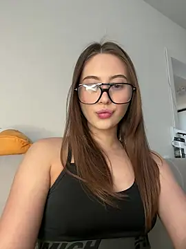 Snapshot of StellarAlice chatting on April 26, 2026, 10:57 am StellarAlice online show from April 26, 2026, 10:57 am