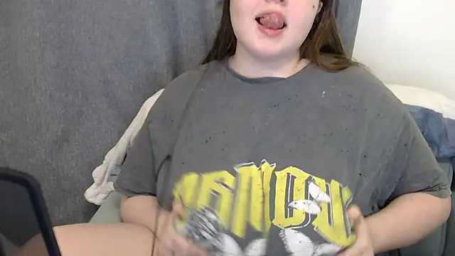 brattyprincessemma online show from February 17, 2026, 9:10 pm