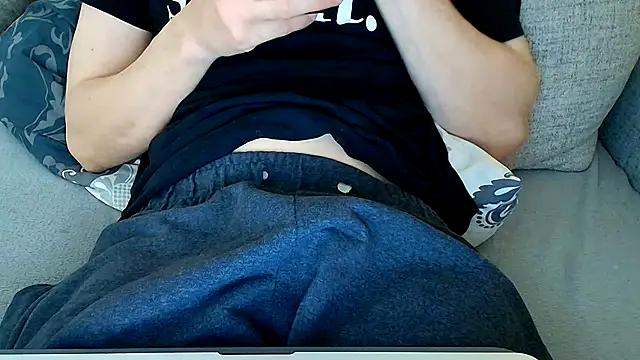 Snapshot of Breezydicksn chatting on May 20, 2026, 9:43 pm Breezydicksn online show from May 20, 2026, 9:43 pm
