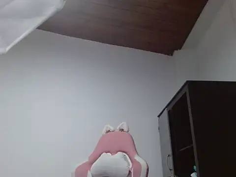 Crystal Star  online show from September 16, 2025, 1:28 am