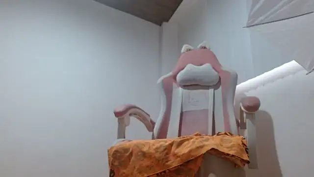 Crystal Star  online show from December 16, 2025, 11:26 am