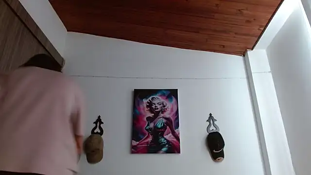 Crystal Star  online show from April 19, 2026, 4:28 pm