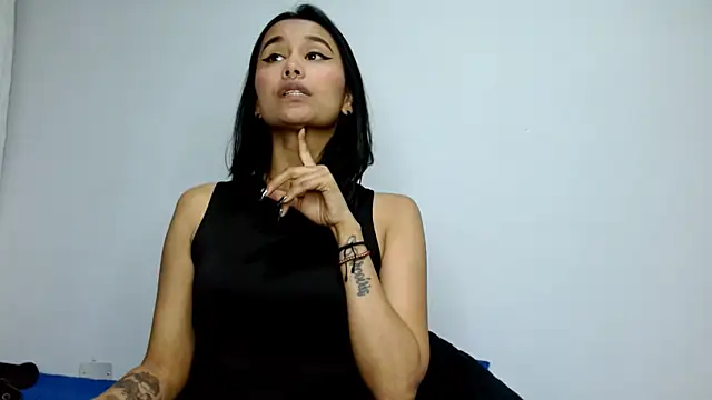 Gia Lee online show from October 6, 2025, 2:42 am