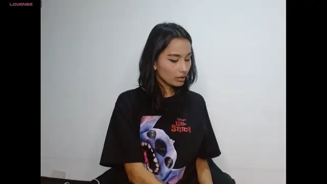 Gia Lee online show from November 11, 2025, 2:33 am