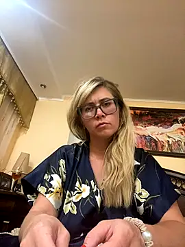 Snapshot of Crystal00Girl chatting on September 9, 2025, 9:25 pm Crystal00Girl online show from September 9, 2025, 9:25 pm