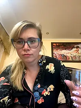 Snapshot of Crystal00Girl chatting on September 20, 2025, 8:32 pm Crystal00Girl online show from September 20, 2025, 8:32 pm