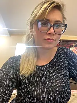 Snapshot of Crystal00Girl chatting on September 21, 2025, 8:21 pm Crystal00Girl online show from September 21, 2025, 8:21 pm