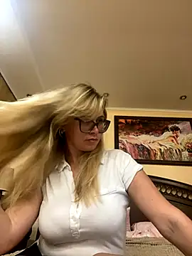 Snapshot of Crystal00Girl chatting on September 23, 2025, 8:56 pm Crystal00Girl online show from September 23, 2025, 8:56 pm