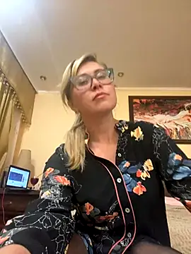 Snapshot of Crystal00Girl chatting on September 29, 2025, 8:35 pm Crystal00Girl online show from September 29, 2025, 8:35 pm