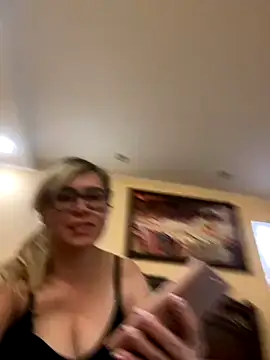 Snapshot of Crystal00Girl chatting on October 7, 2025, 7:00 pm Crystal00Girl online show from October 7, 2025, 7:00 pm