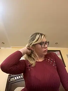 Snapshot of Crystal00Girl chatting on October 11, 2025, 10:08 pm Crystal00Girl online show from October 11, 2025, 10:08 pm