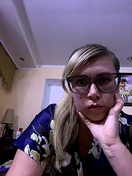 Snapshot of Crystal00Girl chatting on October 14, 2025, 7:25 pm Crystal00Girl online show from October 14, 2025, 7:25 pm