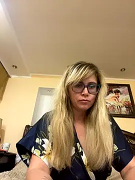 Snapshot of Crystal00Girl chatting on October 15, 2025, 10:10 pm Crystal00Girl online show from October 15, 2025, 10:10 pm