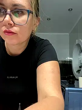 Snapshot of Crystal00Girl chatting on October 26, 2025, 3:51 pm Crystal00Girl online show from October 26, 2025, 3:51 pm