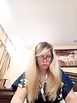 Snapshot of Crystal00Girl chatting on October 28, 2025, 10:23 pm Crystal00Girl online show from October 28, 2025, 10:23 pm