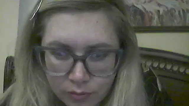 Snapshot of Crystal00Girl chatting on November 1, 2025, 10:01 pm Crystal00Girl online show from November 1, 2025, 10:01 pm