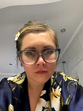 Snapshot of Crystal00Girl chatting on November 2, 2025, 12:29 pm Crystal00Girl online show from November 2, 2025, 12:29 pm