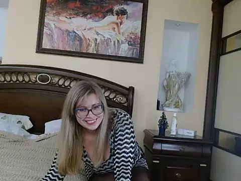 Snapshot of Crystal00Girl chatting on December 13, 2025, 8:14 pm Crystal00Girl online show from December 13, 2025, 8:14 pm