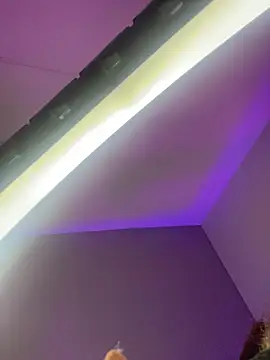 dreamleah  online show from March 8, 2026, 1:03 am