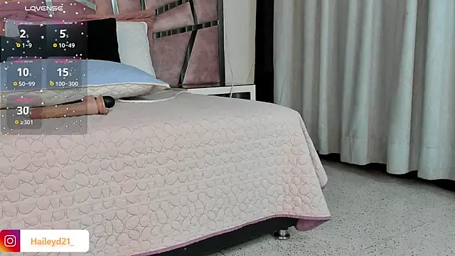 HaileyDuke online show from September 22, 2025, 5:37 pm