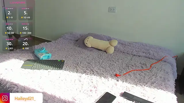 HaileyDuke online show from December 4, 2025, 1:20 pm