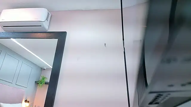 Camila Hill  online show from January 15, 2026, 1:16 pm