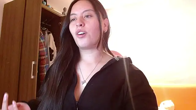 madissooon   online show from November 14, 2025, 4:00 am