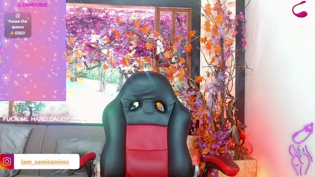 Snapshot of Juliette_Miel chatting on October 7, 2025, 3:04 am Juliette Miel online show from October 7, 2025, 3:04 am