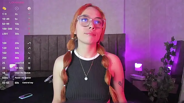 LanaMills  online show from September 26, 2025, 5:00 am