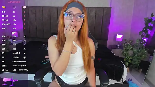 LanaMills  online show from September 28, 2025, 5:24 am