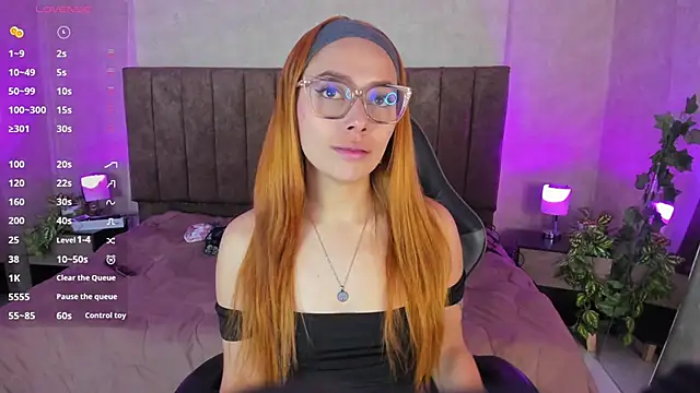 LanaMills  online show from October 9, 2025, 3:59 am