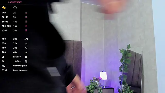 LanaMills  online show from October 24, 2025, 4:36 pm