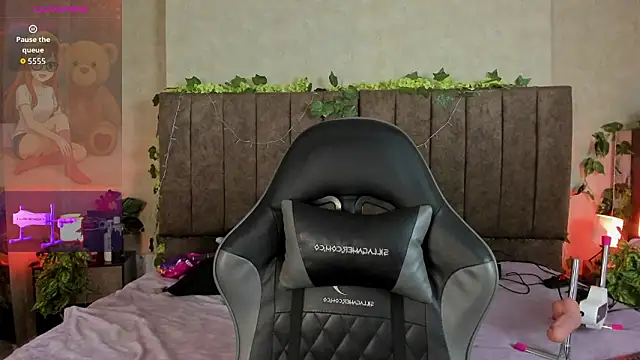 LanaMills  online show from March 30, 2026, 5:41 am