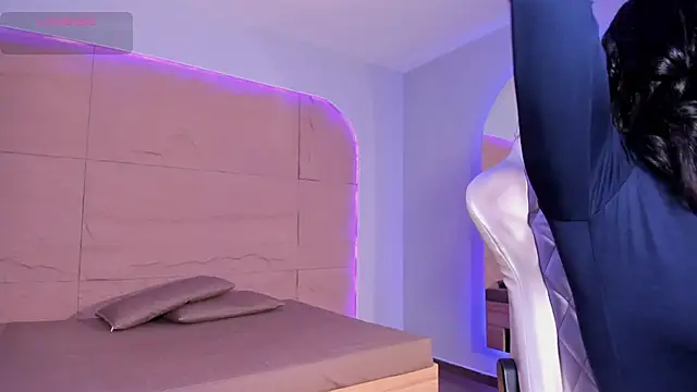 HannahMontgomery online show from November 25, 2025, 4:40 pm