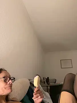 Chris06d22xh online show from September 18, 2025, 6:32 pm