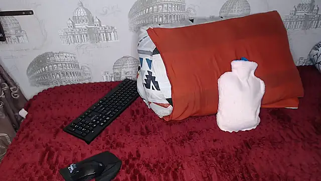 Snapshot of Lunalee chatting on June 21, 2026, 10:18 am Lunalee online show from June 21, 2026, 10:18 am