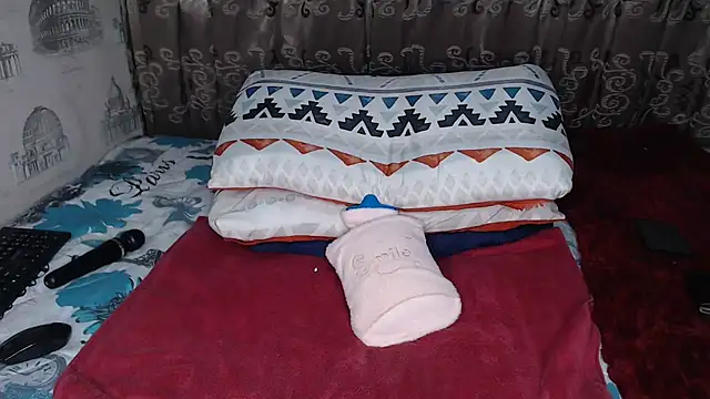 Snapshot of Lunalee chatting on July 15, 2026, 10:59 pm Lunalee online show from July 15, 2026, 10:59 pm