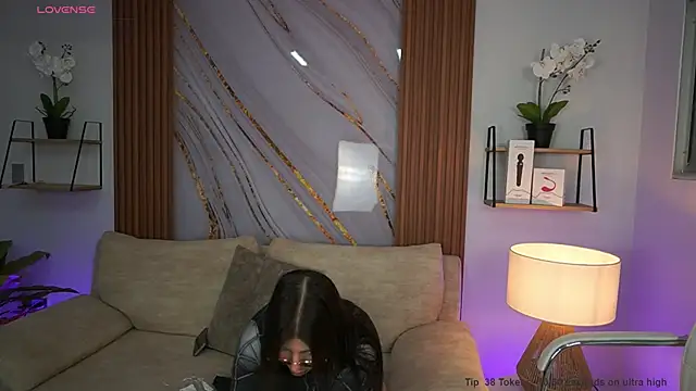 MilaCrave online show from September 30, 2025, 11:37 am