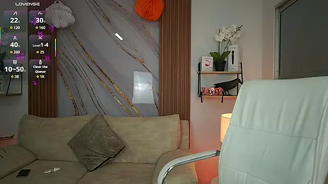 MilaCrave online show from October 16, 2025, 11:55 am