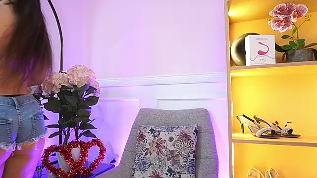 MilaCrave online show from February 16, 2026, 11:39 am