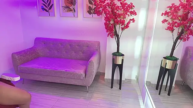 Anie johnson online show from April 24, 2026, 6:54 pm