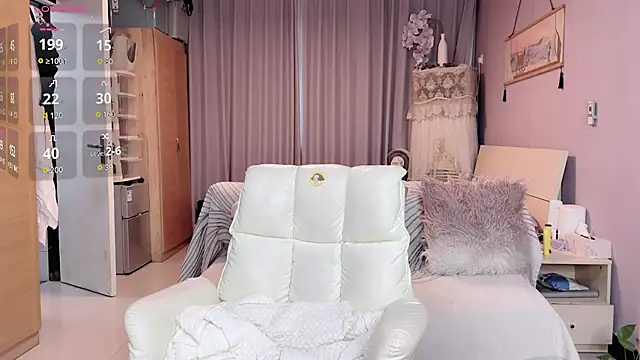 Snapshot of Y2Luvk chatting on October 2, 2025, 10:50 pm Y2Luvk online show from October 2, 2025, 10:50 pm