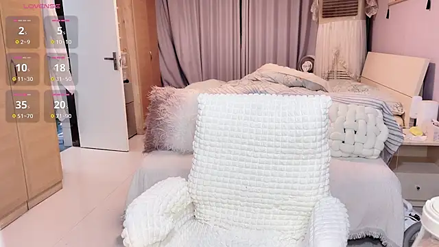 Snapshot of Y2Luvk chatting on October 25, 2025, 7:52 pm Y2Luvk online show from October 25, 2025, 7:52 pm